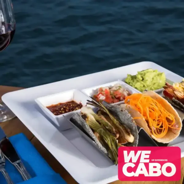 Imagen de un crucero pirata en Cabo San Lucas con snorkel en la Bahía Chileno y almuerzo gourmet, cortesía de WECABO.