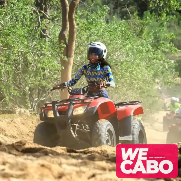 Imagen de un ATV recorriendo los paisajes de Migriño en el desierto de Baja California Sur con WECABO.