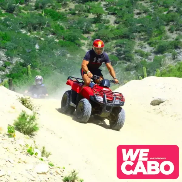 Imagen de un ATV recorriendo los paisajes de Migriño en el desierto de Baja California Sur con WECABO.