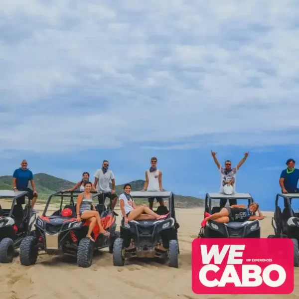 Imagen de un vehículo 4x4 en Los Cabos, recorriendo dunas y playas del Pacífico con WECABO.