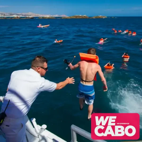 Imagen de un crucero de snorkel en Cabo San Lucas con vistas al Arco y aguas cristalinas, cortesía de WECABO.