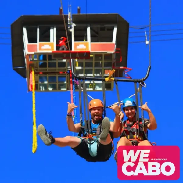 Imagen del columpio gigante en Los Cabos, suspendido a 300 pies sobre el desierto de Baja, cortesía de WECABO.