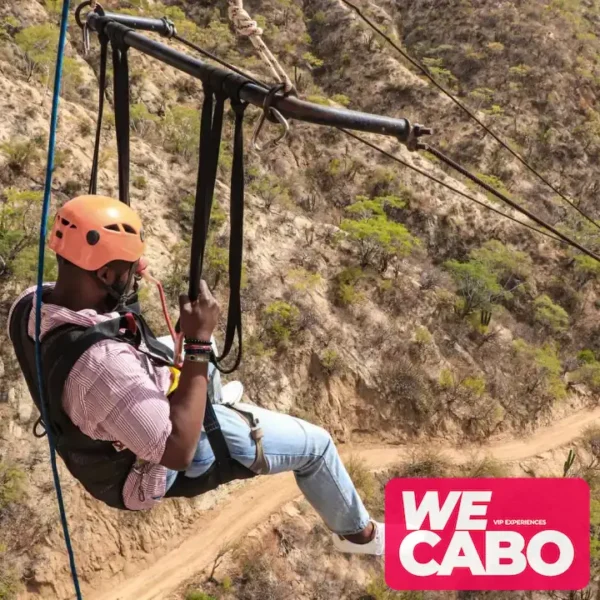 Imagen del columpio gigante en Los Cabos, suspendido a 300 pies sobre el desierto de Baja, cortesía de WECABO.