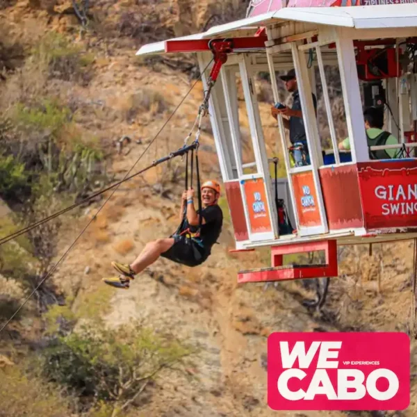 Imagen del columpio gigante en Los Cabos, suspendido a 300 pies sobre el desierto de Baja, cortesía de WECABO.